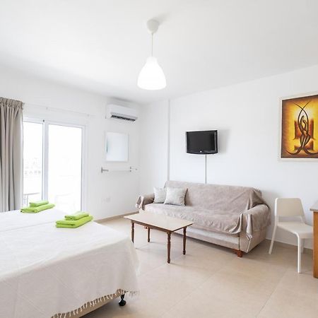 Christothea Apartments ไอยานาปา ภายนอก รูปภาพ