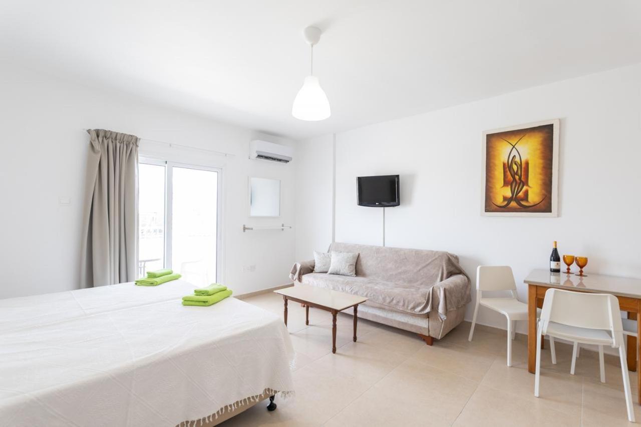Christothea Apartments ไอยานาปา ภายนอก รูปภาพ